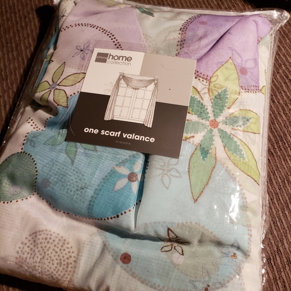 Home Collectino One Scart Valance - Picture 10 of 13